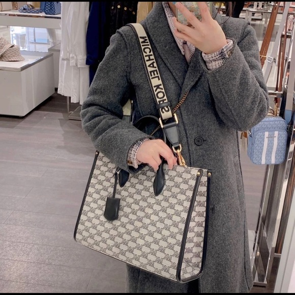 Michael Kors Mirella Medium Tote - Picture 8 of 9